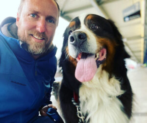 Archie, Bernese Mountain Dog, from London, GB to Zurich, Switzerland